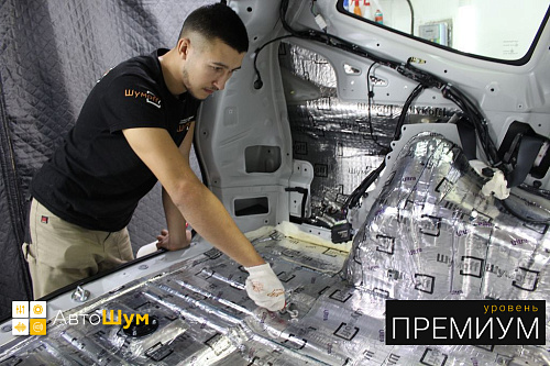 Клеим виброизоляцию в багажник Митсубиси Паджеро Спорт