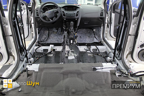 Клеим шумопоглотитель на днище Форд Фокус