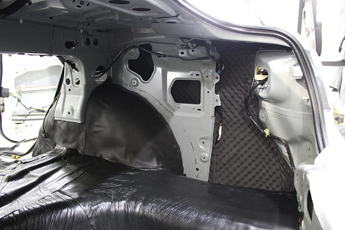 Шумоизоляция арок и крыльев Мазды 6