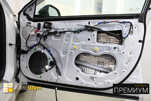 Клеим Шумофф Joker внутрь двери Тойоты Камри XV70