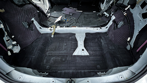 Шумоизоляция багажника и арок Лексус НХ