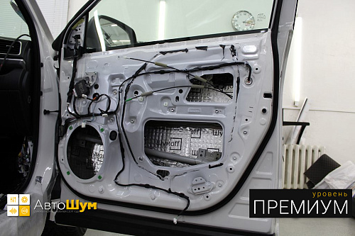 Виброизоляция дверей Тойоты Хайлендер.
