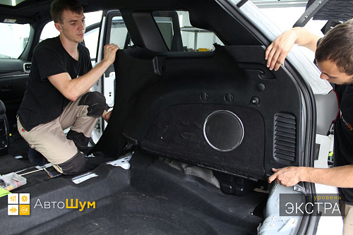 Разбираем багажник Джип Гранд Чероки.