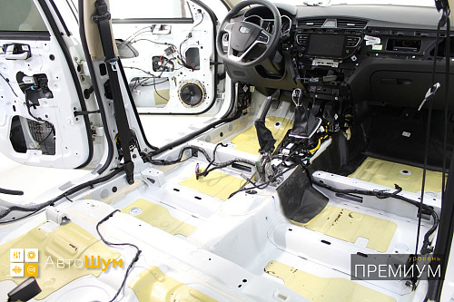 Штатная шумоизоляция днища Джили Эмгранд