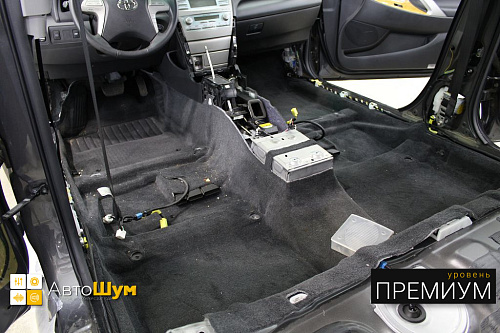 Грязный ковер Тойоты Камри XV40