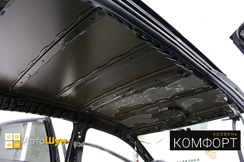 Убираем штатную шумоизоляцию крыши Тойоты Короллы.