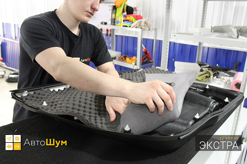 Клеим Шумофф Absorber А15 на обшивку двери Сузуки Гранд Витары.