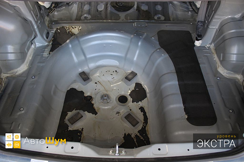 Штатная шумоизоляция багажника Киа Рио