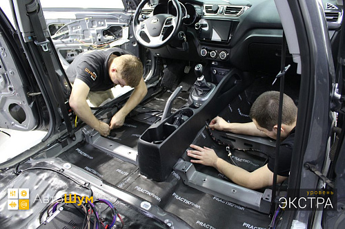 Клеим звукоизоляцию на днище киа рио