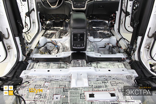 Виброизоляция днища Джип Гранд Чероки