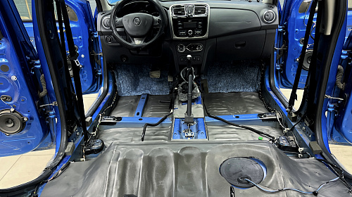 Шумоизоляция пола Рено Сандеро