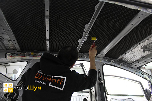 Клеим шумопоглотитель на крышу Тойота Приус