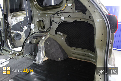 Шумоизоляция арок Митсубиси Аутледер.