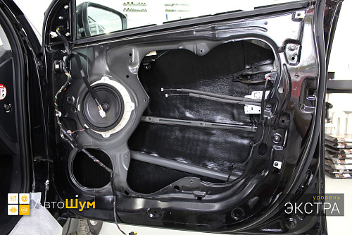 Шумо и теплоизоляция двери Хендай Икс 35