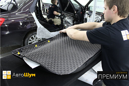 Клеим дверную обшивку на Датсун Он До