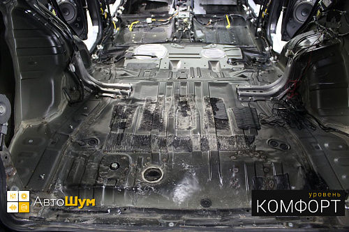 Штатная виброизоляция багажника Митсубиси Аутлендер XL.