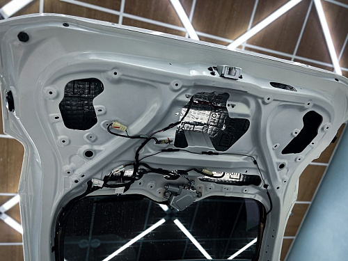 Виброизоляция крышки багажника Мицубиси Монтеро