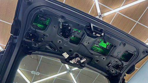 Вибро и шумоизоляция пятой двери  Джили Монжаро