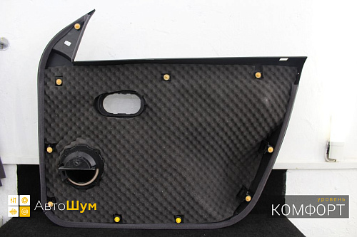 Шумоизоляция дверной обшивки Рено Дастер.