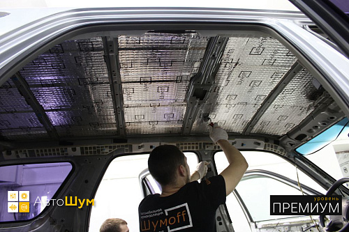 Клеим виброизоляцию Шумофф L2 на крышу Хонда СР-В 2