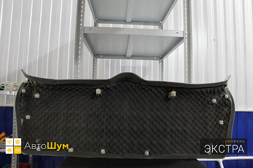 Шумоизоляция обшивки пятой двери Митсубиси Аутледер ХЛ.