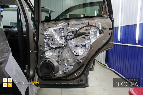 Шумоизоляция двери Субару Форестер