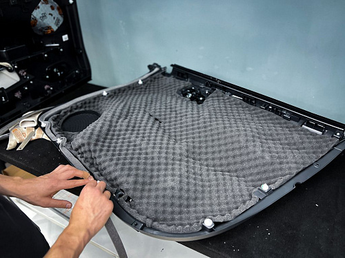 Шумоизоляция дверной обшивки Мицубиси Монтеро 