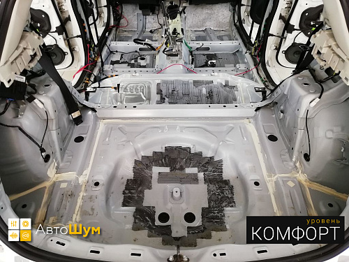 Штатная шумоизоляция багажника Мазды 3