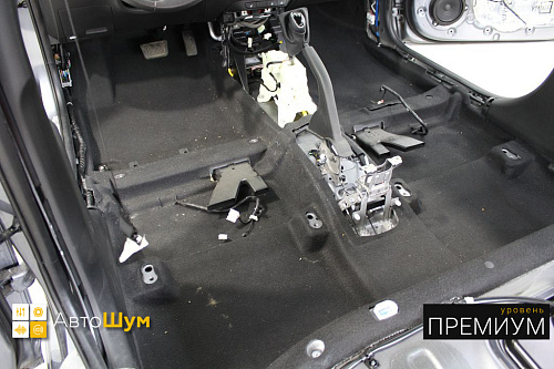 Грязный ковер Хендай Солярис.