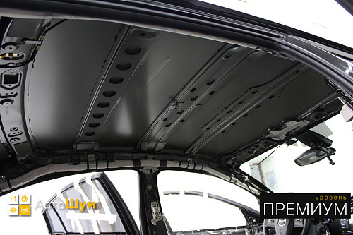 Штатная шумоизоляция потолка Мазды 6.