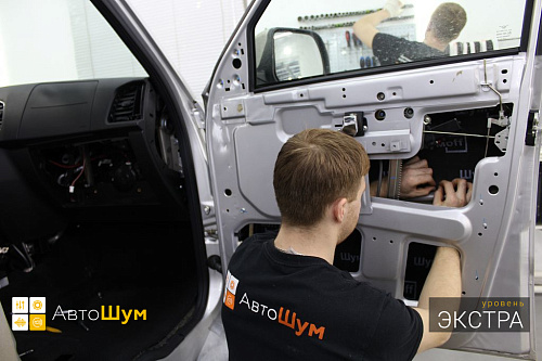 Клеим Шумофф Комфорт 6 внутрь двери Уаз Патриот Пикап