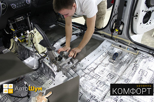 Клеим Шумофф Base 4 на пол Хендай Ix35.